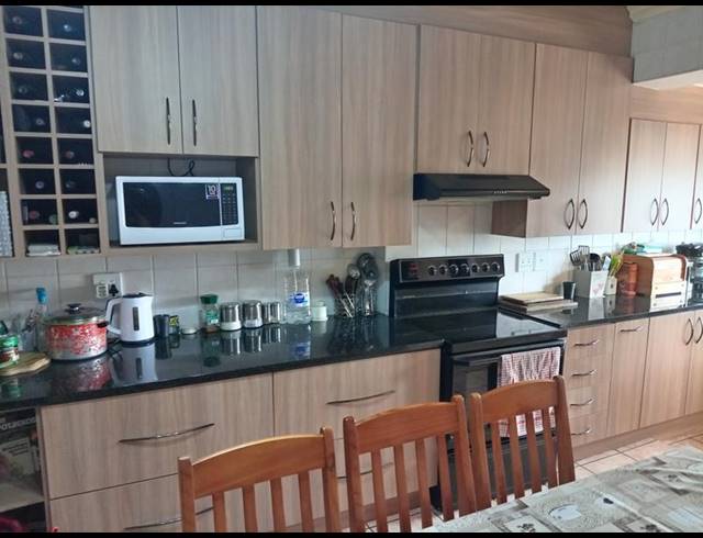 4 BEDROOM HOUSE FOR SALE IN SYMHURST